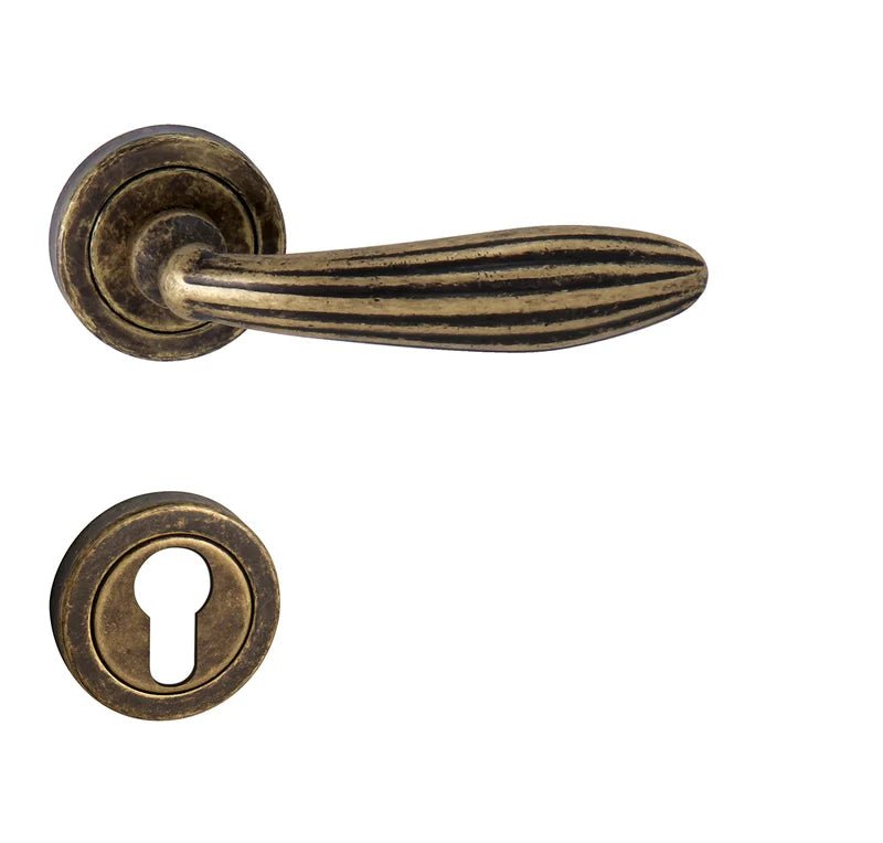 MP fittings Sofia R Exclusive Door Handle on a Round Rose