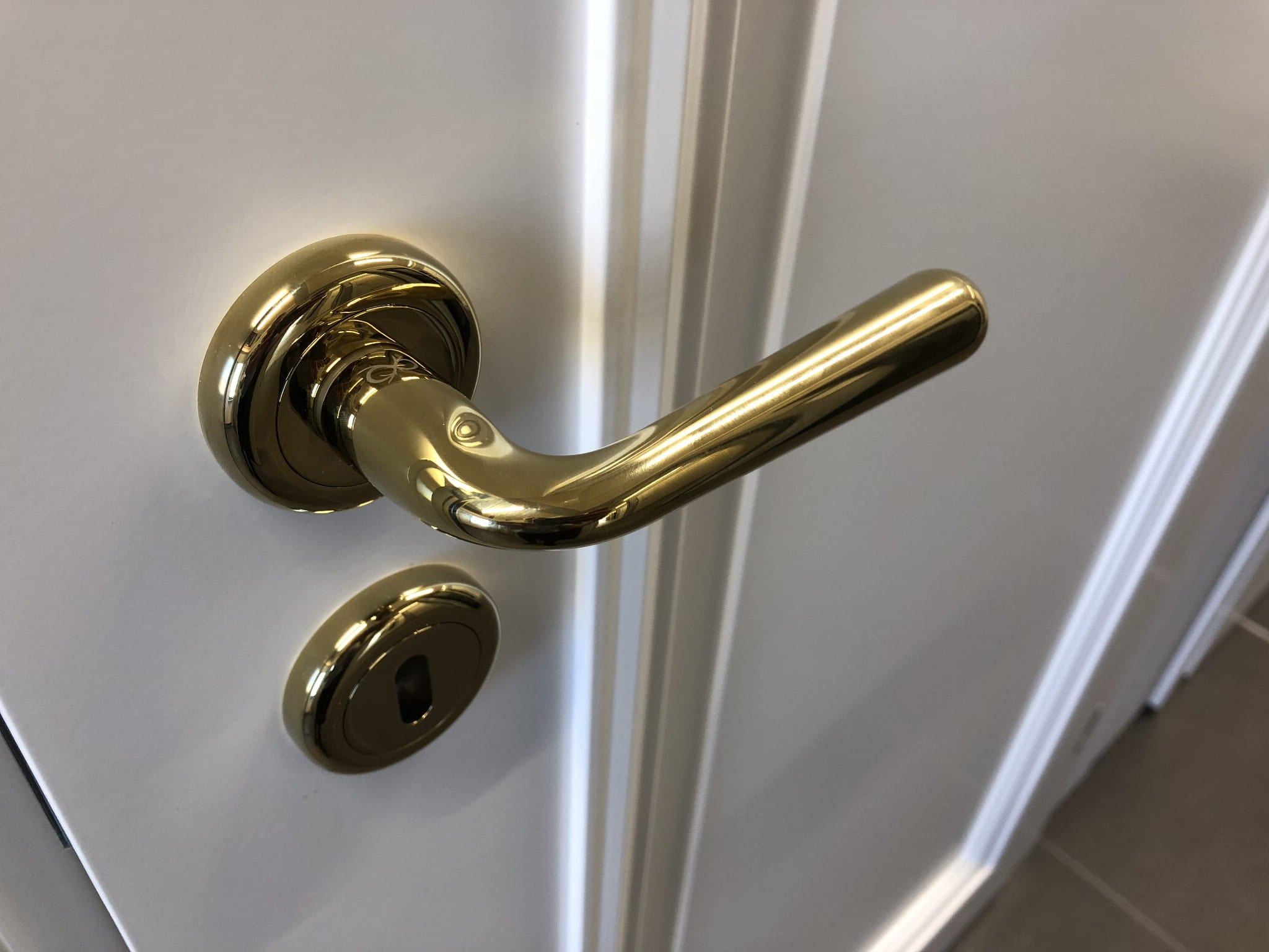 Lea KLE G00 Brass - Door Handle on a Round Rose