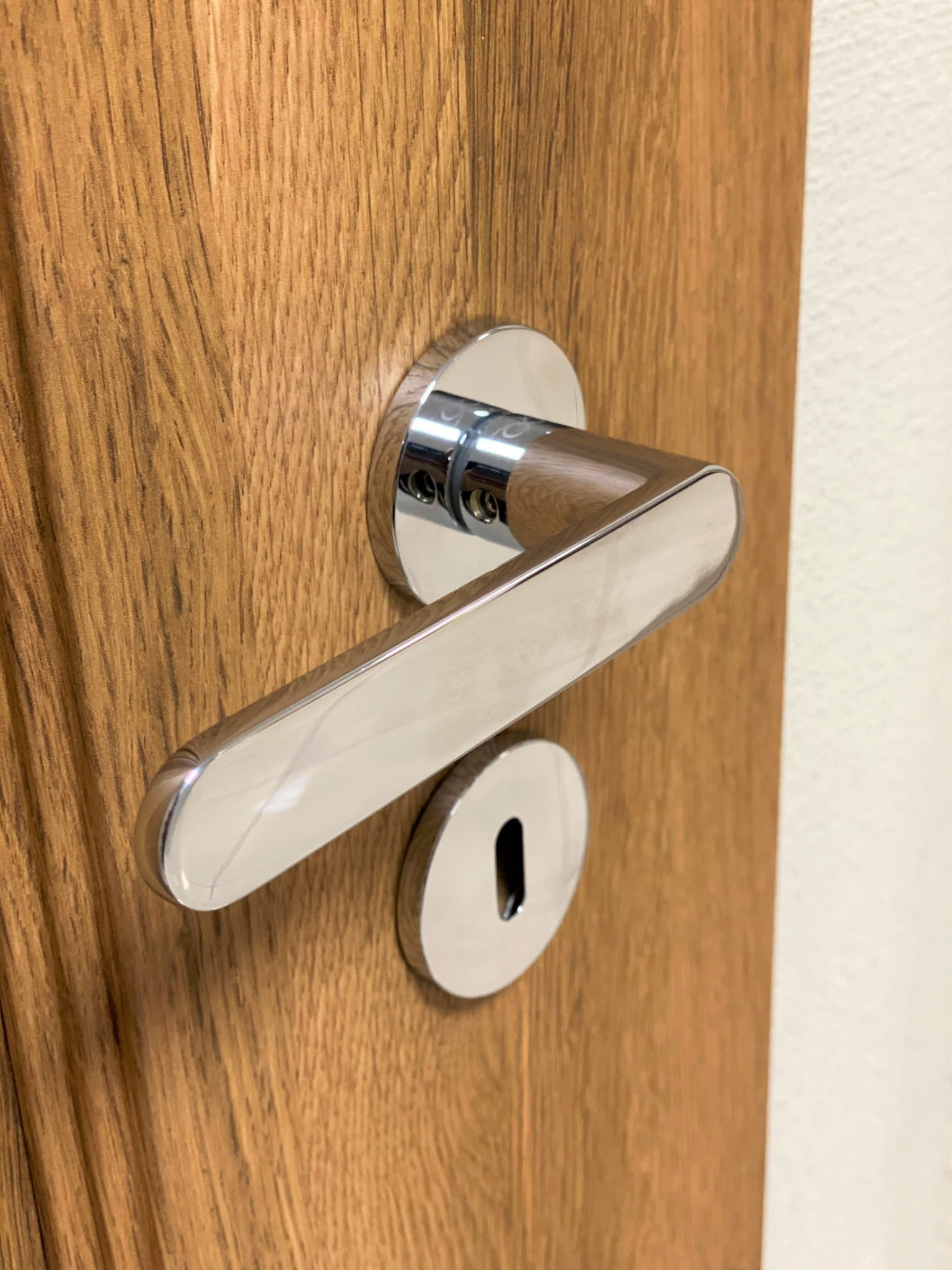 Infinity Line Wenus FIT KWF O 700 Chrome - Door Handle on a Round Rose