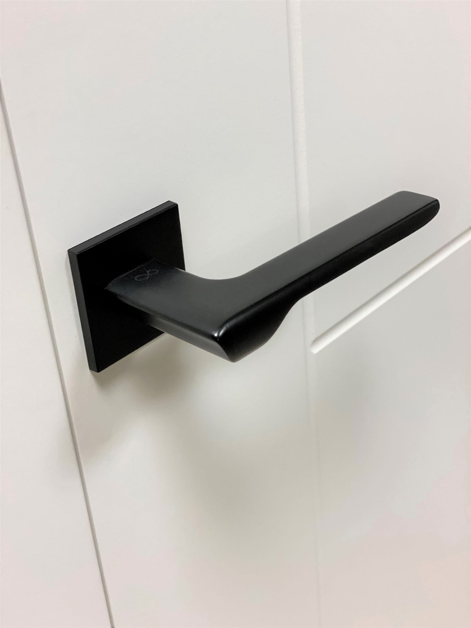 Infinity Line Linea SLIM Black WEDGE S B00 - Door Handle on a Square Rose
