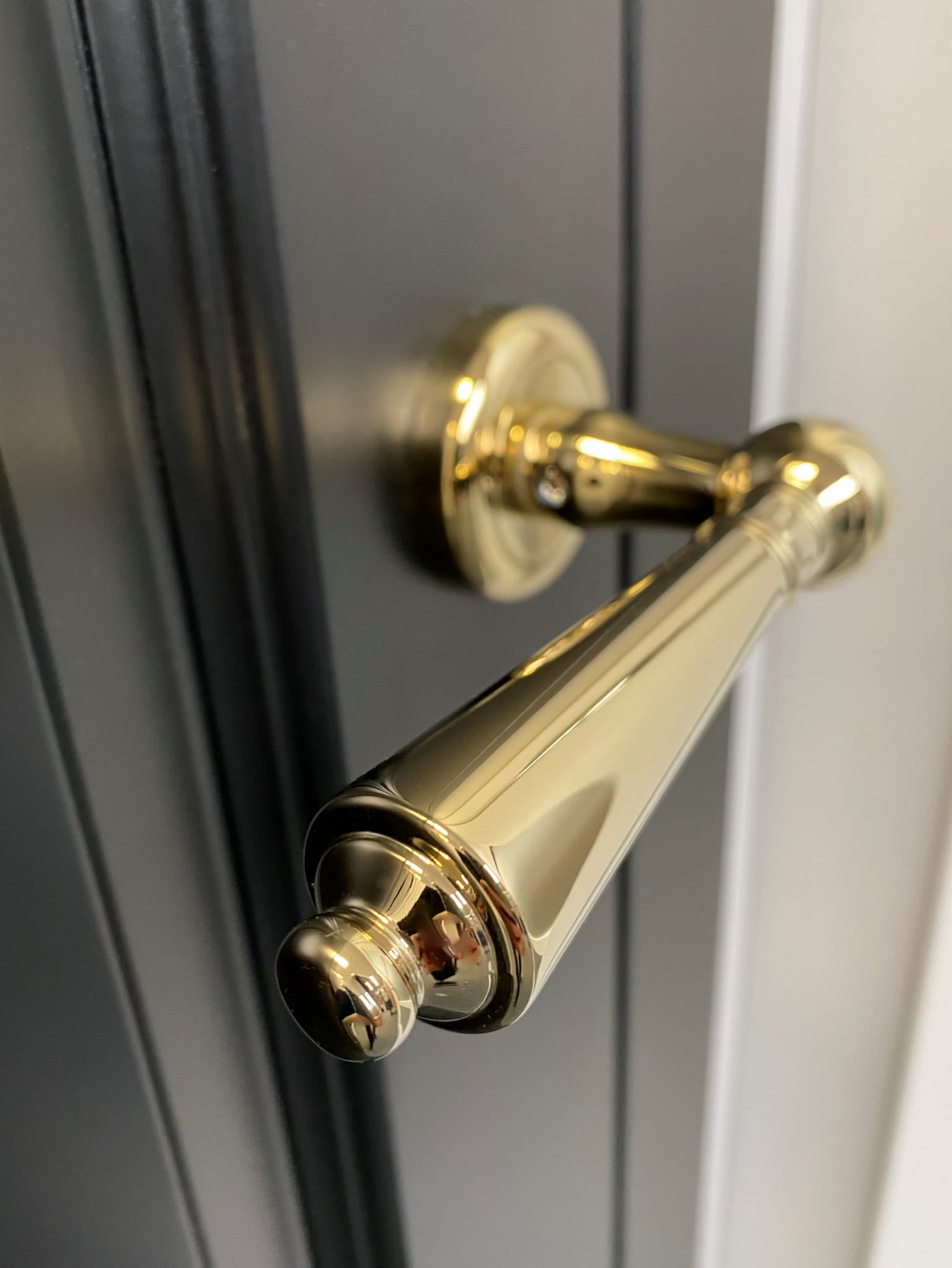 Infinity Line Millennium KMM G00 Brass - Door Handle on a Round Rose
