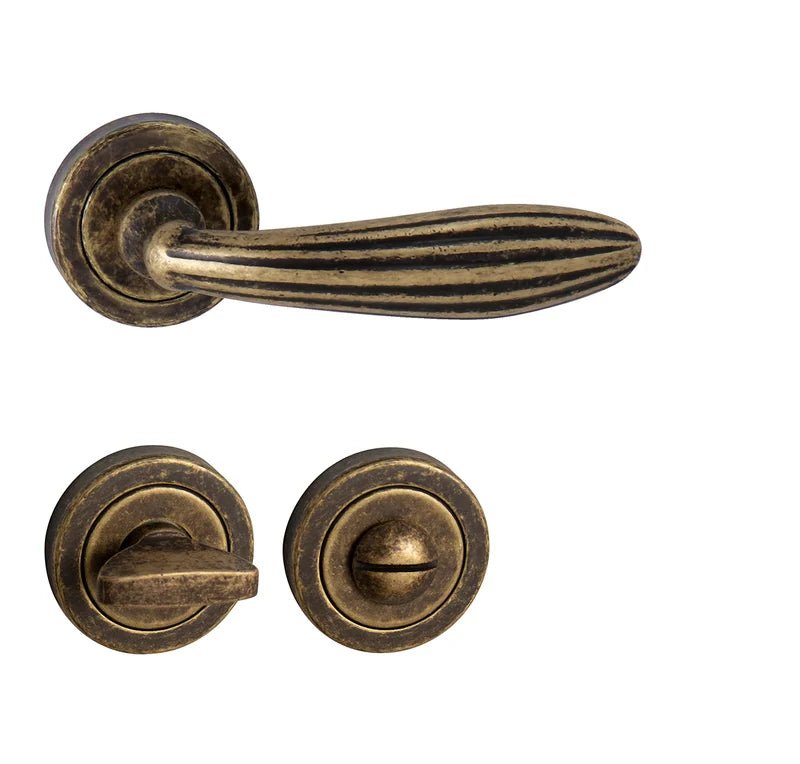 MP fittings Sofia R Exclusive Door Handle on a Round Rose