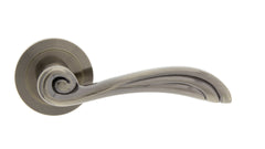 Gracja R Patina - Door Handle on a Rose