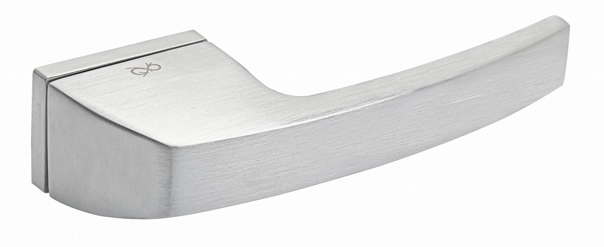 Spectra KSPC Mattt Chrome M700 - Door Handle on a Rose